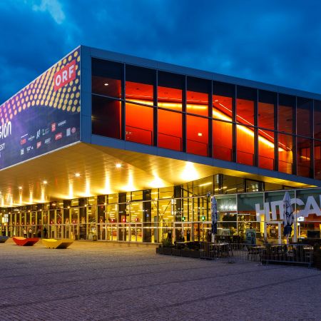Die Wiener Stadthalle im ESC-Look © Bilderagentur Zolles KG / Christian Hofer